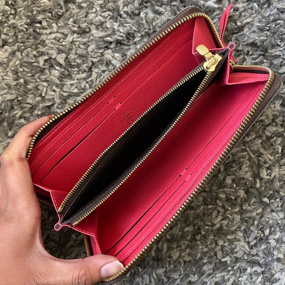 ‼️SOLD‼️AUTHENTIC LV Clemence Wallet - Picture 4 of 10